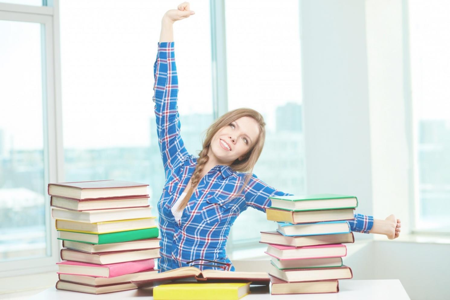 Équipe de consultants en finance travaillant sur un projet client